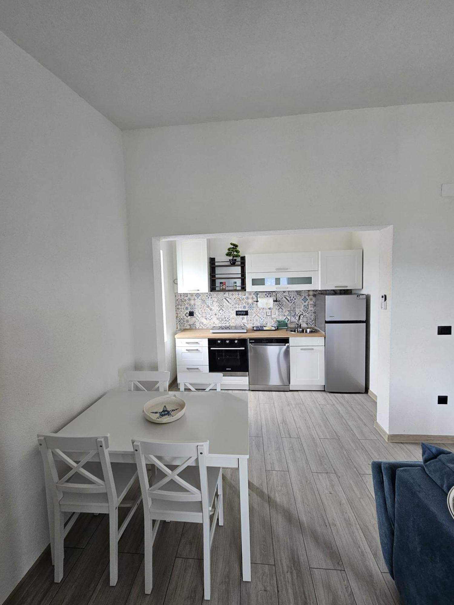 Apartmani 1 Pinezici Екстер'єр фото