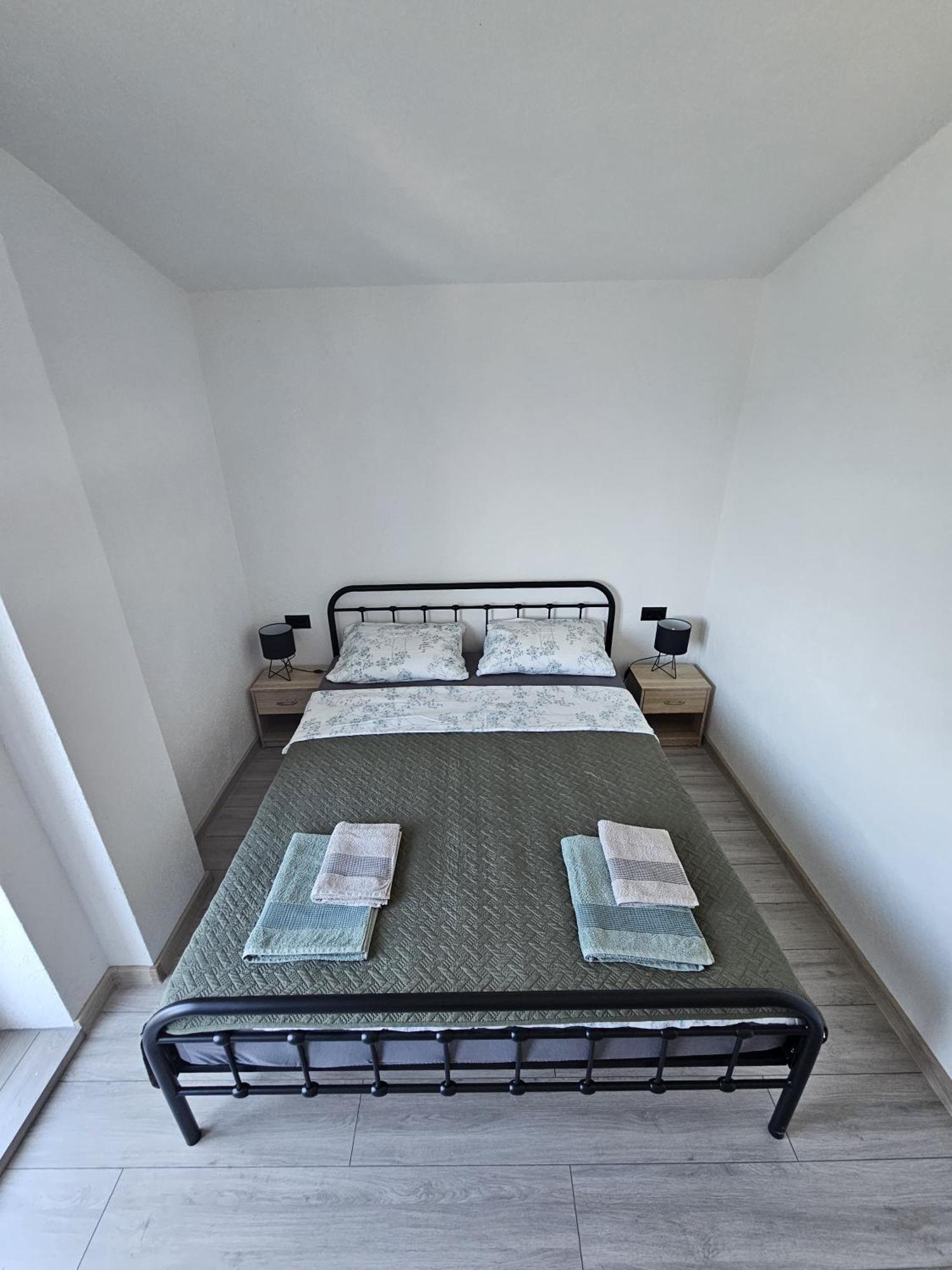 Apartmani 1 Pinezici Екстер'єр фото